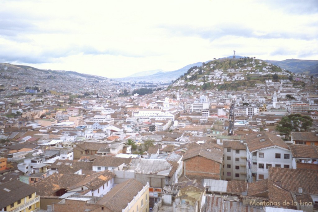 Vista del centro y ciudad vieja de Quito
